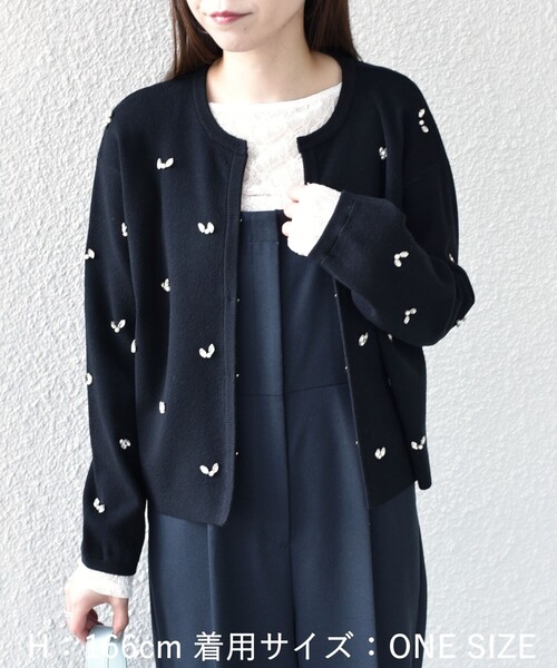 SHIPS Colors(シップス カラーズ)の「SHIPS Colors:〈手洗い可能〉ビジュー ノーカラー カーディガン◇(カーディガン/ボレロ・レディース・ダークグレー/ブラック・ONE SIZE)」の6枚目の写真