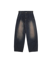 EYC（インヤン）の「Curve tuck denim pants (Washed blue)（デニムパンツ）」