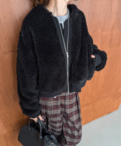 CURA CLOSET(キュラ クローゼット)の「【k.kozu73 select】ノーカラーショートボアブルゾン(ブルゾン・レディース・ダークブラウン/アイボリー/ブラック/モカ・フリー)」の2枚目の写真