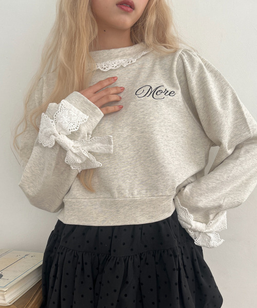 MORE self LOVE(モアセルフラブ)の「袖リボンフリルロゴスウェット(スウェット・レディース・オフホワイト/ブラック/グレー・FREE)」の3枚目の写真