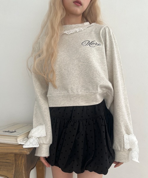 MORE self LOVE(モアセルフラブ)の「袖リボンフリルロゴスウェット(スウェット・レディース・オフホワイト/ブラック/グレー・FREE)」の5枚目の写真