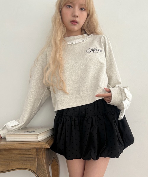 MORE self LOVE(モアセルフラブ)の「袖リボンフリルロゴスウェット(スウェット・レディース・オフホワイト/ブラック/グレー・FREE)」の7枚目の写真