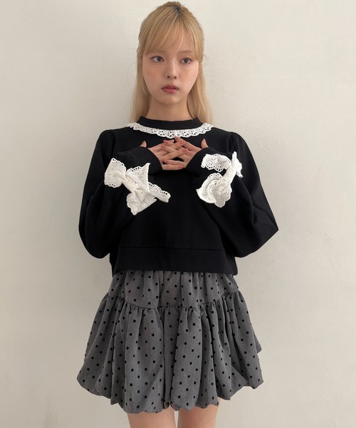 MORE self LOVE(モアセルフラブ)の「袖リボンフリルロゴスウェット(スウェット・レディース・オフホワイト/ブラック/グレー・FREE)」の8枚目の写真