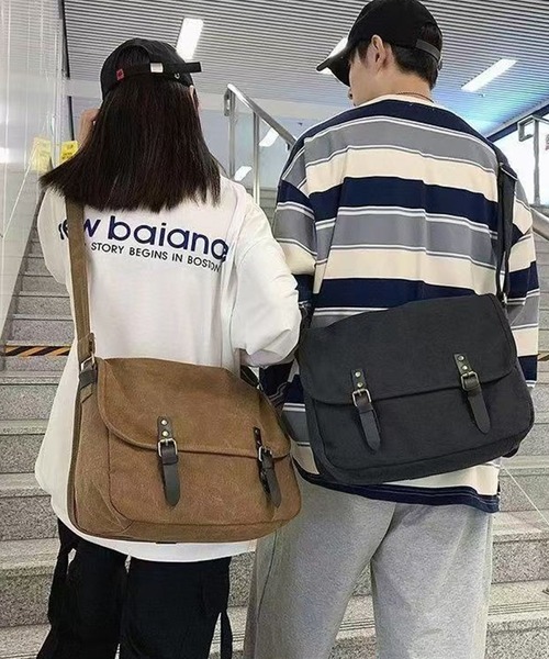 WESTBOY(ウエストボーイ)の「ユニセックス A4収納可 ショルダーバッグ WO25W9BG17(ショルダーバッグ・メンズ・ブラック/ブラウン/ベージュ/グレー・FREE)」の1枚目の写真