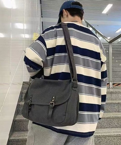 WESTBOY(ウエストボーイ)の「ユニセックス A4収納可 ショルダーバッグ WO25W9BG17(ショルダーバッグ・メンズ・ブラック/ブラウン/ベージュ/グレー・FREE)」の3枚目の写真