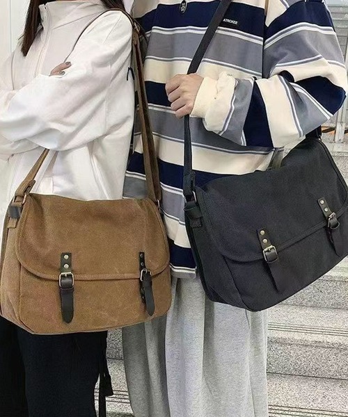 WESTBOY(ウエストボーイ)の「ユニセックス A4収納可 ショルダーバッグ WO25W9BG17(ショルダーバッグ・メンズ・ブラック/ブラウン/ベージュ/グレー・FREE)」の10枚目の写真