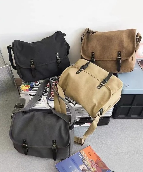 WESTBOY(ウエストボーイ)の「ユニセックス A4収納可 ショルダーバッグ WO25W9BG17(ショルダーバッグ・メンズ・ブラック/ブラウン/ベージュ/グレー・FREE)」の12枚目の写真