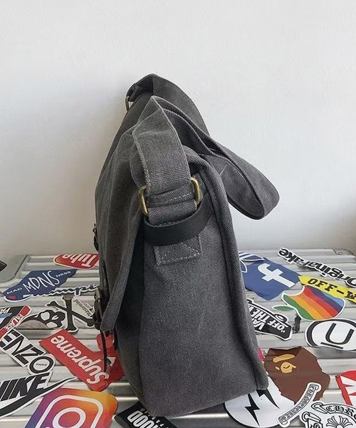 WESTBOY(ウエストボーイ)の「ユニセックス A4収納可 ショルダーバッグ WO25W9BG17(ショルダーバッグ・メンズ・ブラック/ブラウン/ベージュ/グレー・FREE)」の9枚目の写真