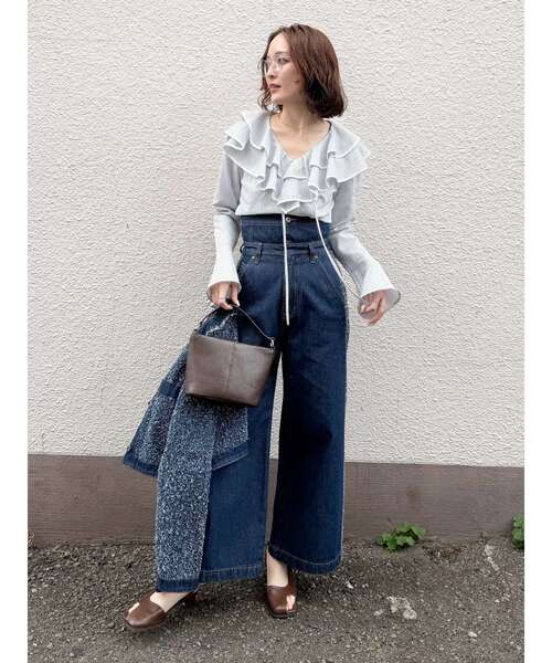 LAGUNAMOON(ラグナムーン)の「ハイウエストラインディティールデニムパンツ(デニムパンツ・レディース・アイボリー/ブラック/ブルー・SMALL/MEDIUM)」の8枚目の写真