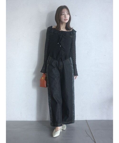 LAGUNAMOON(ラグナムーン)の「ハイウエストラインディティールデニムパンツ(デニムパンツ・レディース・アイボリー/ブラック/ブルー・SMALL/MEDIUM)」の4枚目の写真