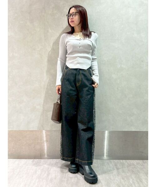 LAGUNAMOON(ラグナムーン)の「ハイウエストラインディティールデニムパンツ(デニムパンツ・レディース・アイボリー/ブラック/ブルー・SMALL/MEDIUM)」の8枚目の写真