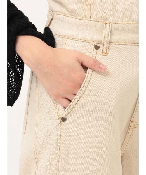 LAGUNAMOON(ラグナムーン)の「ハイウエストラインディティールデニムパンツ(デニムパンツ・レディース・アイボリー/ブラック/ブルー・SMALL/MEDIUM)」の21枚目の写真