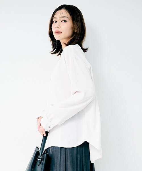 UNTITLED(アンタイトル)の「フロントディティールブラウス(シャツ/ブラウス・レディース・アイボリー・01/02)」の11枚目の写真