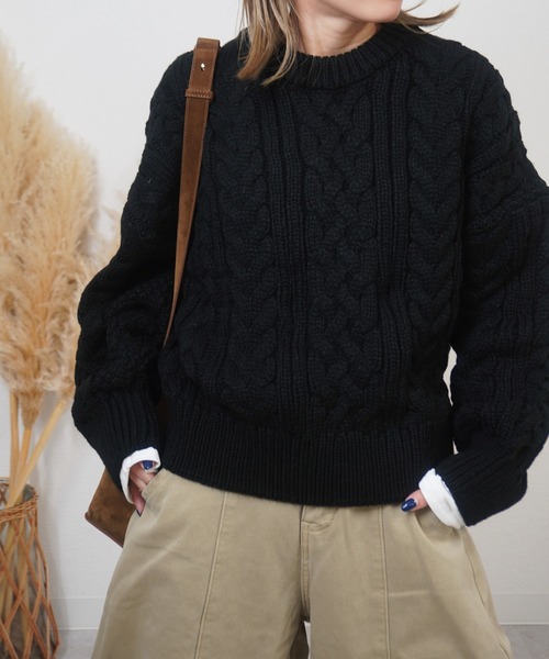 gossara（ゴサラ）の「ケーブルクルーニット（ニット/セーター・レディース・ブラウン/アイボリー/ブラック・FREE）」の2枚目の写真