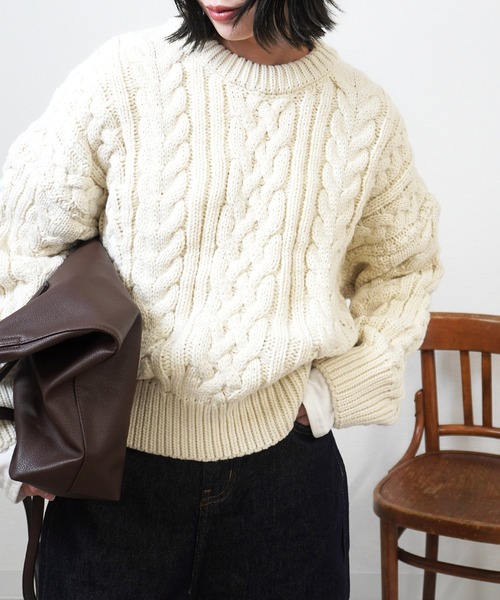 gossara（ゴサラ）の「ケーブルクルーニット（ニット/セーター・レディース・ブラウン/アイボリー/ブラック・FREE）」の4枚目の写真