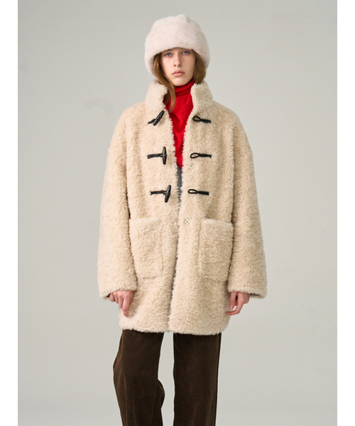hunch(ハンチ)の「High-Neck Duffle Shearing Bear Mustang (L/Beige)(チェスターコート・レディース・ライトベージュ・FREE)」の2枚目の写真