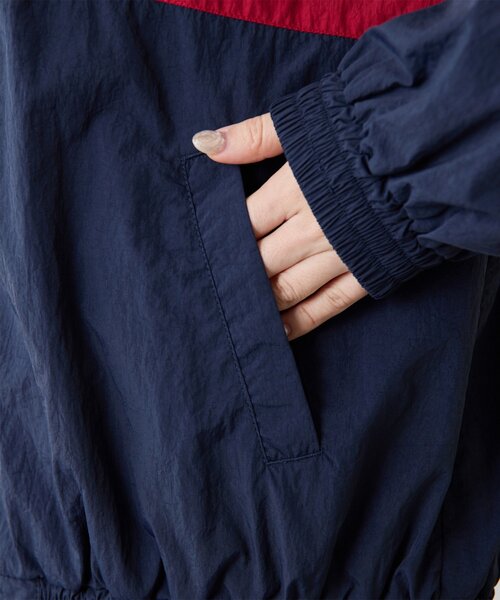 UMBRO(アンブロ)の「【umbro×Whim Gazette】 フーディーブルゾン(ブルゾン・レディース・アイボリー/ネイビー・FREE)」の8枚目の写真