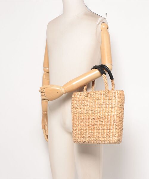 LILA&FLEUR(リラアンドフルール)の「Water Hyacints Basket/ M(かごバッグ・レディース・ナチュラル・MEDIUM)」の6枚目の写真