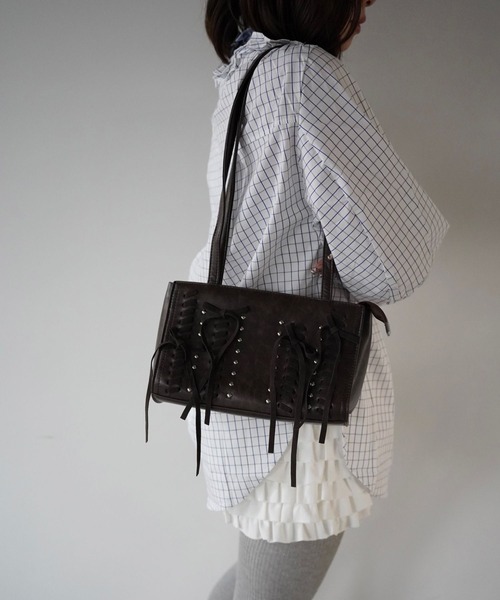 SANSeLF（サンセルフ）の「【SANSeLF】スタッズレースアップショルダーバッグ saa26s012（ショルダーバッグ・レディース・ブラウン・FREE）」の2枚目の写真