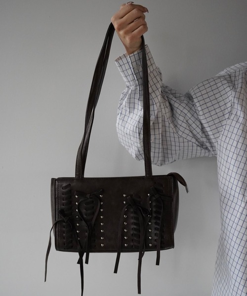 SANSeLF（サンセルフ）の「【SANSeLF】スタッズレースアップショルダーバッグ saa26s012（ショルダーバッグ・レディース・ブラウン・FREE）」の5枚目の写真