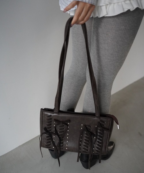 SANSeLF（サンセルフ）の「【SANSeLF】スタッズレースアップショルダーバッグ saa26s012（ショルダーバッグ・レディース・ブラウン・FREE）」の3枚目の写真
