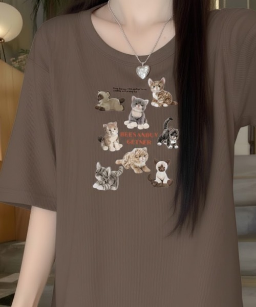 SHEPP(シープ)の「【26年春夏新作・6色展開】ぬいぐるみキャットプリント半袖ロンT(Tシャツ/カットソー・レディース・ホワイト/ブラウン/レッド/ブラック/アイボリー/グレー・M/L)」の5枚目の写真