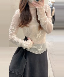 AMAJI（アマジ）の「メローヘム花柄シアートップス（シャツ/ブラウス）」