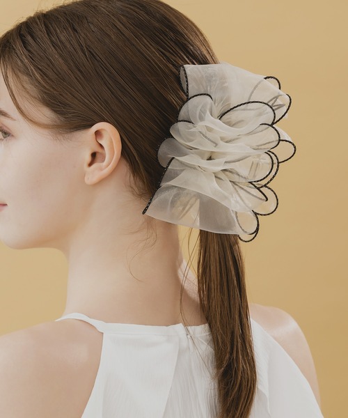 LA MUe(ラミュー)の「【LA MUE】シアー バイカラー フリル バンスクリップ(バレッタ/ヘアクリップ・レディース・ブルー/グレー/ブラック/ホワイト・FREE)」の11枚目の写真