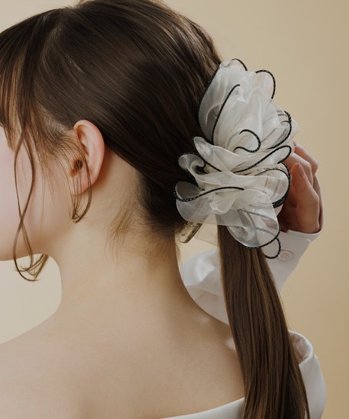LA MUe(ラミュー)の「【LA MUE】シアー バイカラー フリル バンスクリップ(バレッタ/ヘアクリップ・レディース・ブルー/グレー/ブラック/ホワイト・FREE)」の14枚目の写真