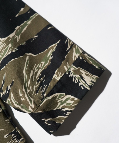 SUNNY SPORTS(サニースポーツ)の「SUNNY SPORTS サニースポーツ / PRINTED COVER JACKET(カバーオール・メンズ・レオパード/タイガーカモ/カモフラージュ・LARGE/MEDIUM)」の7枚目の写真