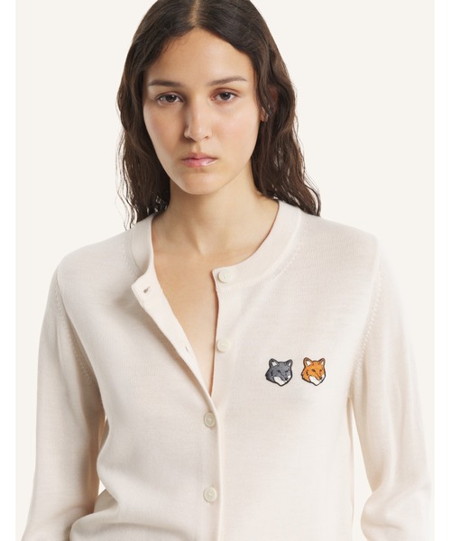 Maison Kitsune(メゾンキツネ)の「DOUBLE FOX HEAD REGULAR CARDIGAN(カーディガン/ボレロ・レディース・ピンクベージュ/ホワイト系その他・XS/S/M/L)」の2枚目の写真