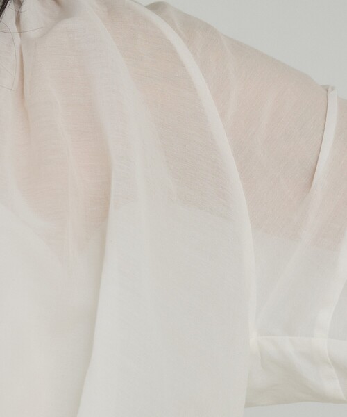 qualite（カリテ）の「【シルク混で上品】ブライトローンボリュームシアーブラウス/春服/夏服/オフィスカジュアル/シアー（シャツ/ブラウス・レディース・ブラウン/オフホワイト・フリー）」の18枚目の写真