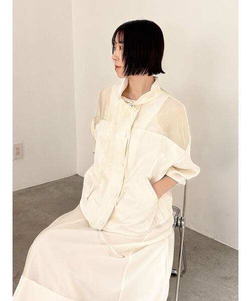 LAGUNAMOON(ラグナムーン)の「コントラストハイネックブルゾン(ブルゾン・レディース・ライトブルー/ホワイト・FREE)」の9枚目の写真