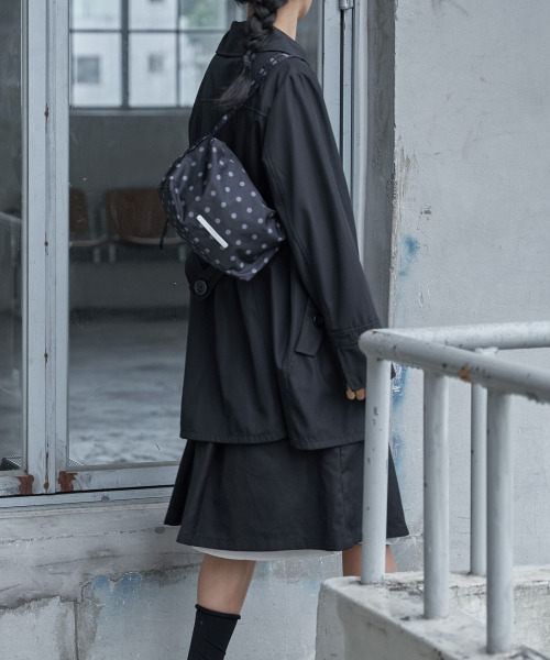 RAWROW（ロウロウ）の「キューブバッグ 772 Dot [2カラー]（ショルダーバッグ・レディース・ベージュ/ドット・FREE）」の9枚目の写真