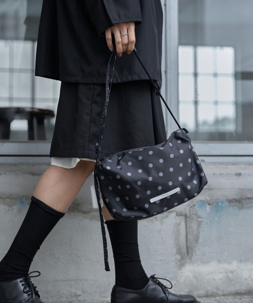 RAWROW（ロウロウ）の「キューブバッグ 772 Dot [2カラー]（ショルダーバッグ・レディース・ベージュ/ドット・FREE）」の10枚目の写真