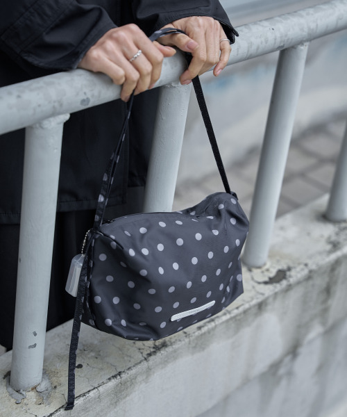 RAWROW（ロウロウ）の「キューブバッグ 772 Dot [2カラー]（ショルダーバッグ・レディース・ベージュ/ドット・FREE）」の11枚目の写真