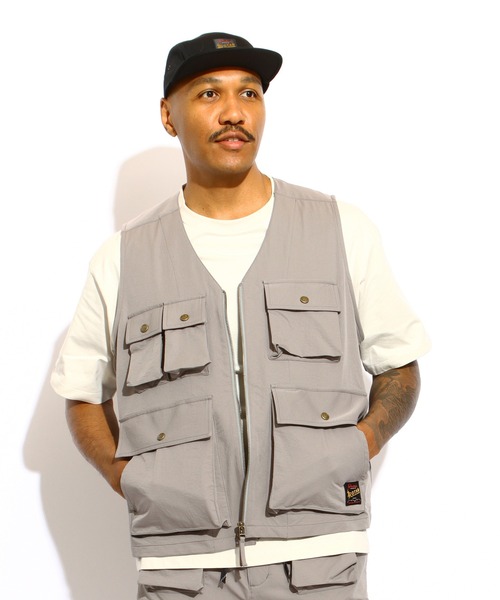 ROTAR（ローター）の「2way Stretch Utility Vest（ベスト・メンズ・ブラック/グレー・MEDIUM/LARGE/X-LARGE）」の4枚目の写真