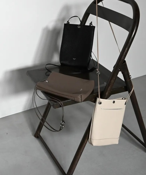 blancle(ブランクレ)の「blancle S.LEA B5 SHOULDER(ショルダーバッグ・レディース・ブラック/ベージュ系その他・FREE)」の4枚目の写真