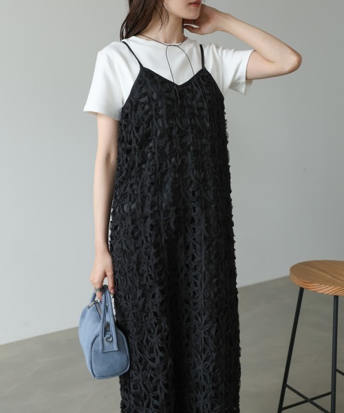 Bab(バブ)の「【サイズ展開あり】フラワーレースキャミワンピース(ワンピース・レディース・ブラック/アイボリー・M/S)」の2枚目の写真