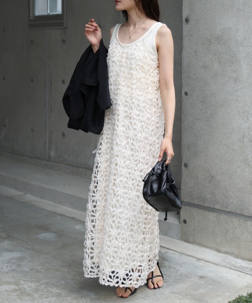 Bab(バブ)の「【サイズ展開あり】フラワーレースキャミワンピース(ワンピース・レディース・ブラック/アイボリー・M/S)」の5枚目の写真