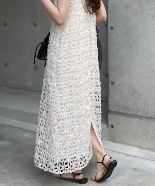 Bab(バブ)の「【サイズ展開あり】フラワーレースキャミワンピース(ワンピース・レディース・ブラック/アイボリー・M/S)」の7枚目の写真