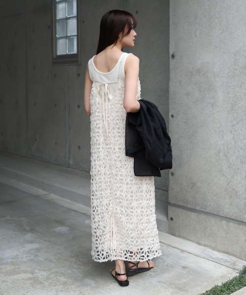 Bab(バブ)の「【サイズ展開あり】フラワーレースキャミワンピース(ワンピース・レディース・ブラック/アイボリー・M/S)」の8枚目の写真