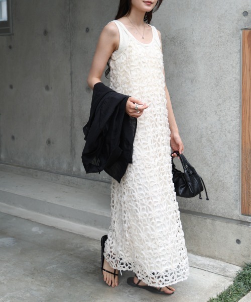 Bab(バブ)の「【サイズ展開あり】フラワーレースキャミワンピース(ワンピース・レディース・ブラック/アイボリー・M/S)」の15枚目の写真