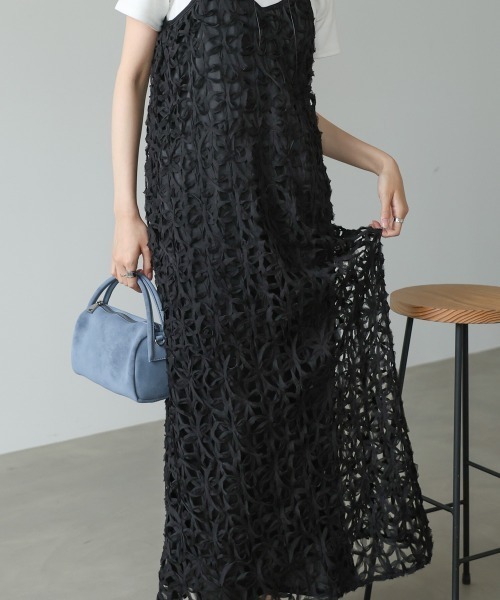 Bab(バブ)の「【サイズ展開あり】フラワーレースキャミワンピース(ワンピース・レディース・ブラック/アイボリー・M/S)」の18枚目の写真