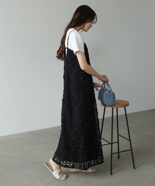 Bab(バブ)の「【サイズ展開あり】フラワーレースキャミワンピース(ワンピース・レディース・ブラック/アイボリー・M/S)」の21枚目の写真