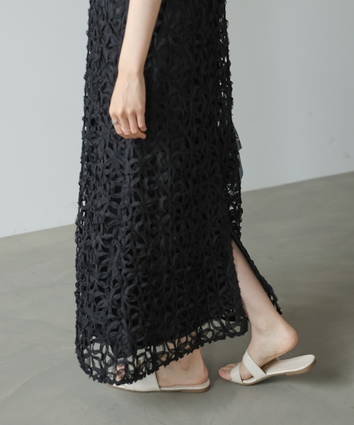 Bab(バブ)の「【サイズ展開あり】フラワーレースキャミワンピース(ワンピース・レディース・ブラック/アイボリー・M/S)」の22枚目の写真