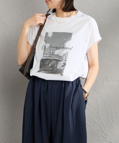 MICA&DEAL（マイカ＆ディール）の「[MICA&DEAL/マイカアンドディール] フレンチスリーブ フォトプリントTシャツ（Tシャツ/カットソー・レディース・ベージュ/ホワイト・F）」の2枚目の写真