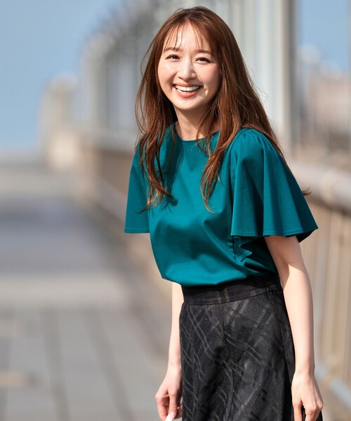 ANY SIS(エニィスィス)の「【シルクタッチさら魅せTシャツ】袖フレア プルオーバー(Tシャツ/カットソー・レディース・オレンジ系/ライラック系/アイボリー系/ダークグリーン系/ダークブラウン系/ブラック系・X-LARGE)」の4枚目の写真