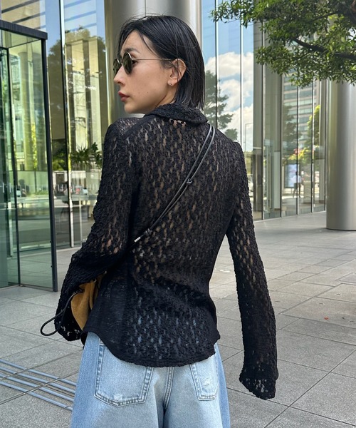 Ameri（アメリ）の「MEDI SHRUNK LACE OPEN COLLAR TOP（シャツ/ブラウス・レディース・スカイブルー/ブラック/アイボリー・FREE）」の18枚目の写真