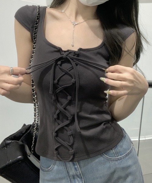 AMAJI(アマジ)の「スクエアネック リボン付き 半袖Tシャツ(Tシャツ/カットソー・レディース・レッド/グレー・LARGE/MEDIUM/SMALL)」の4枚目の写真